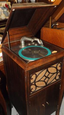 Antique, Victrola Victor Talking Machine